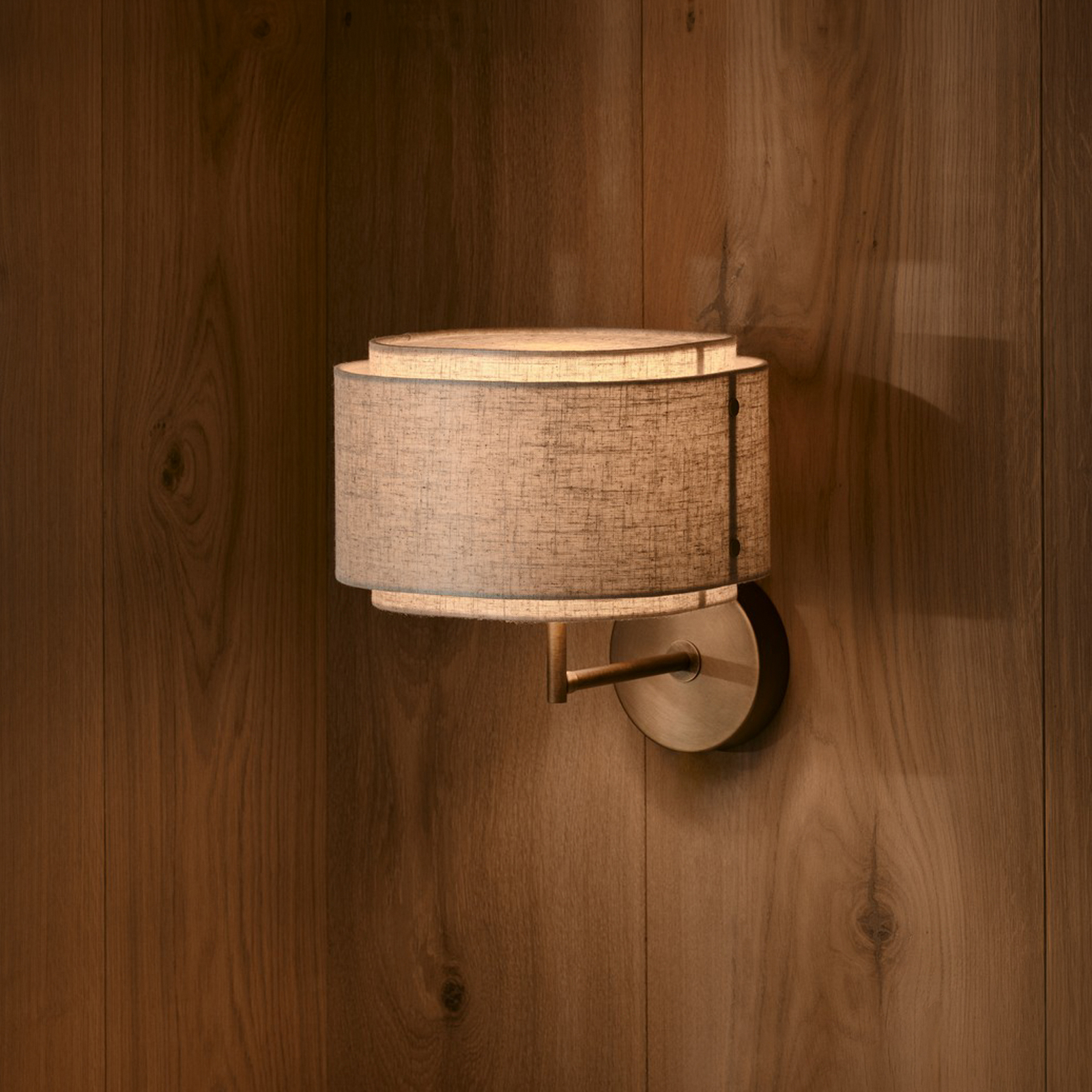 Takai wall light with a double-layered fabric shade
